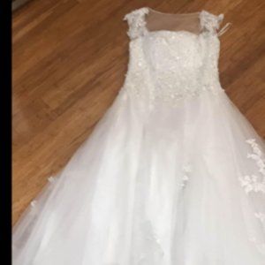 Wedding dress "NEW" small